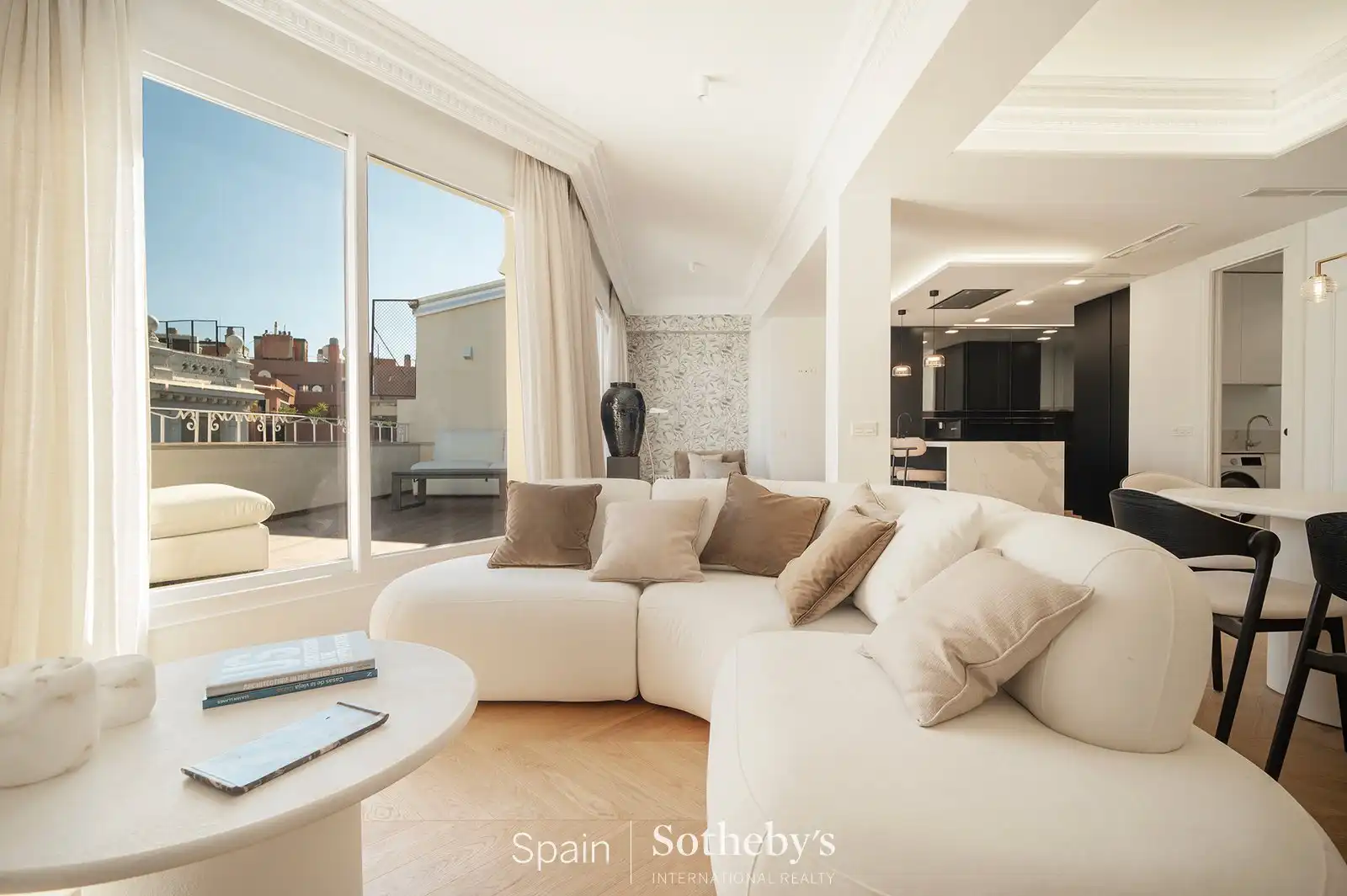 Sala d'estar de Apartament en venda en Madrid amb Aire condicionat, Calefacció i Terrassa