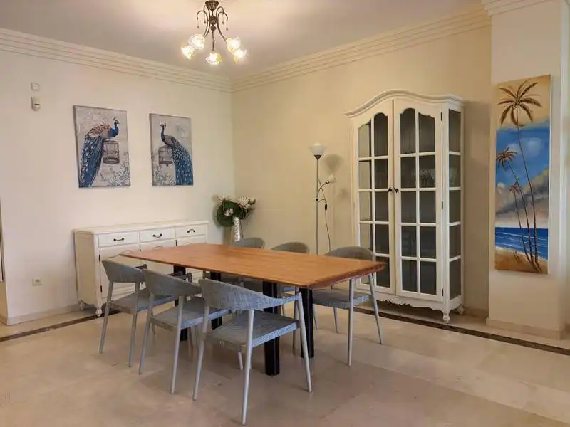 Esszimmer von Erdgeschoss zur Miete in Marbella mit Klimaanlage, Terrasse und Abstellraum