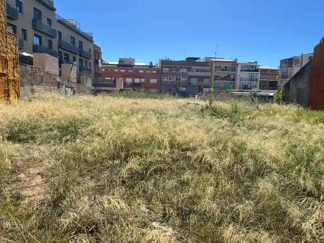 Residencial en venda en El Palau - Escorxador
