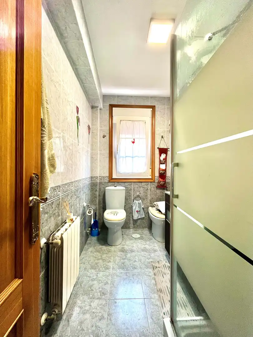 Baño de Casa o chalet en venta en Culleredo con Calefacción, Terraza y Piscina