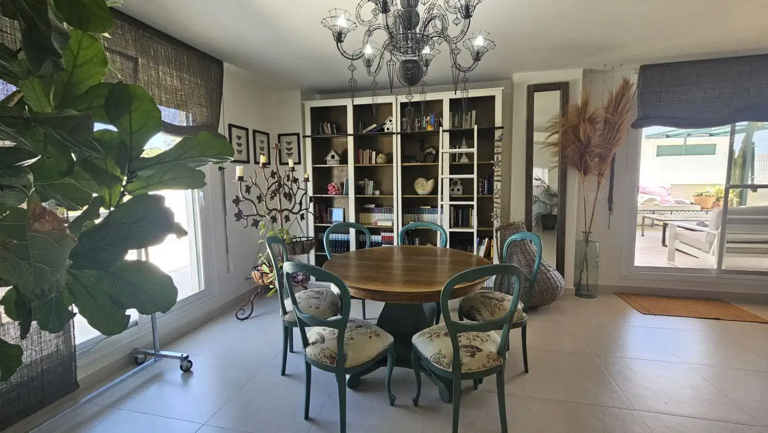 Menjador de Apartament de lloguer en Sotogrande amb Aire condicionat, Calefacció i Terrassa