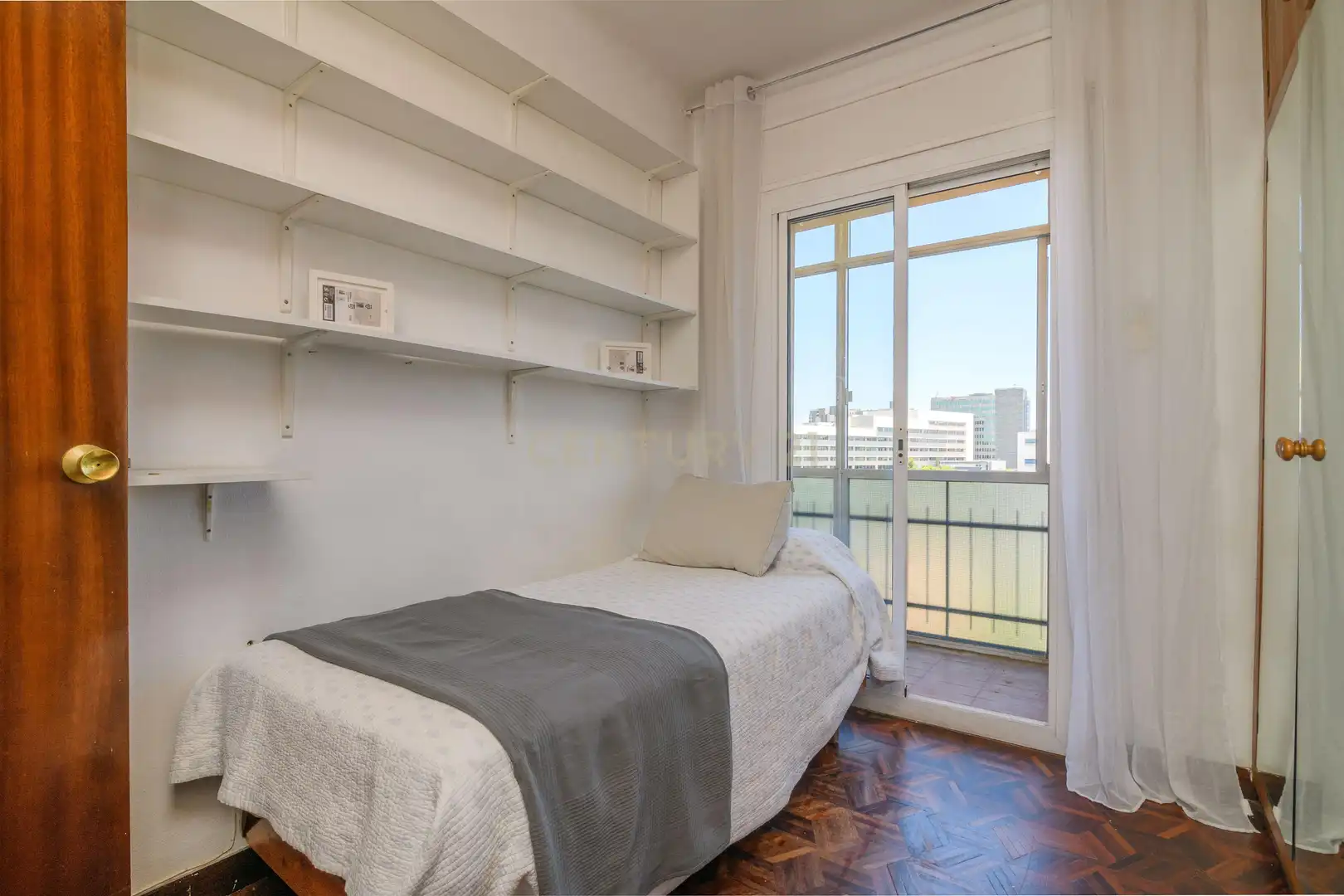 Schlafzimmer von Wohnung zum Verkauf in Barcelona mit Klimaanlage, Ofen und Mikrowelle