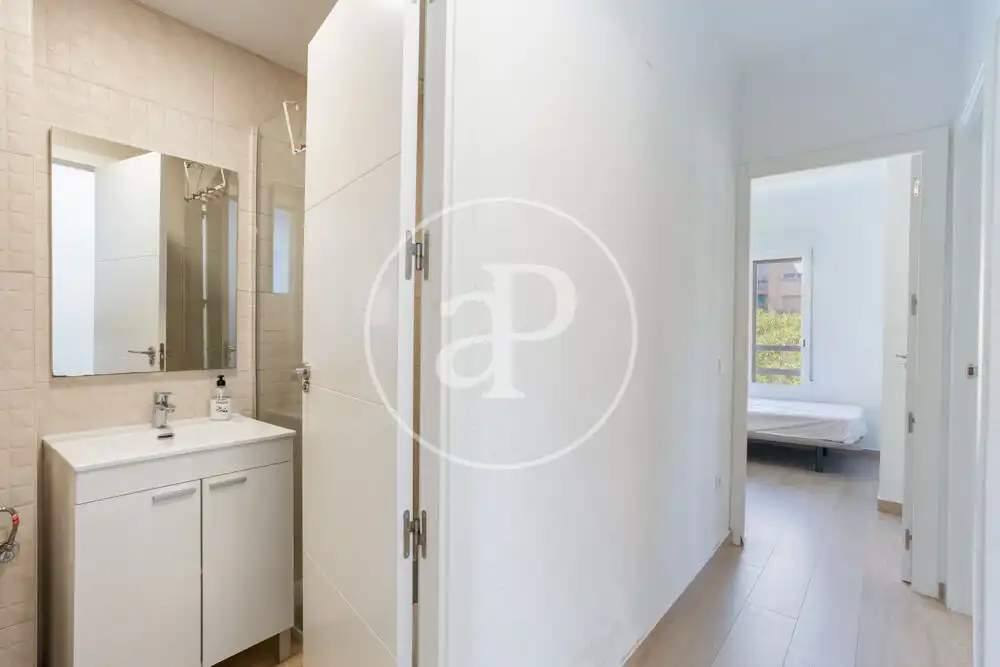 Bathroom of Flat for rent in Valencia  with Air Conditioner, Heating and Furnished