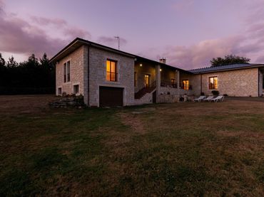 Chalet con balcón en venta en Friol