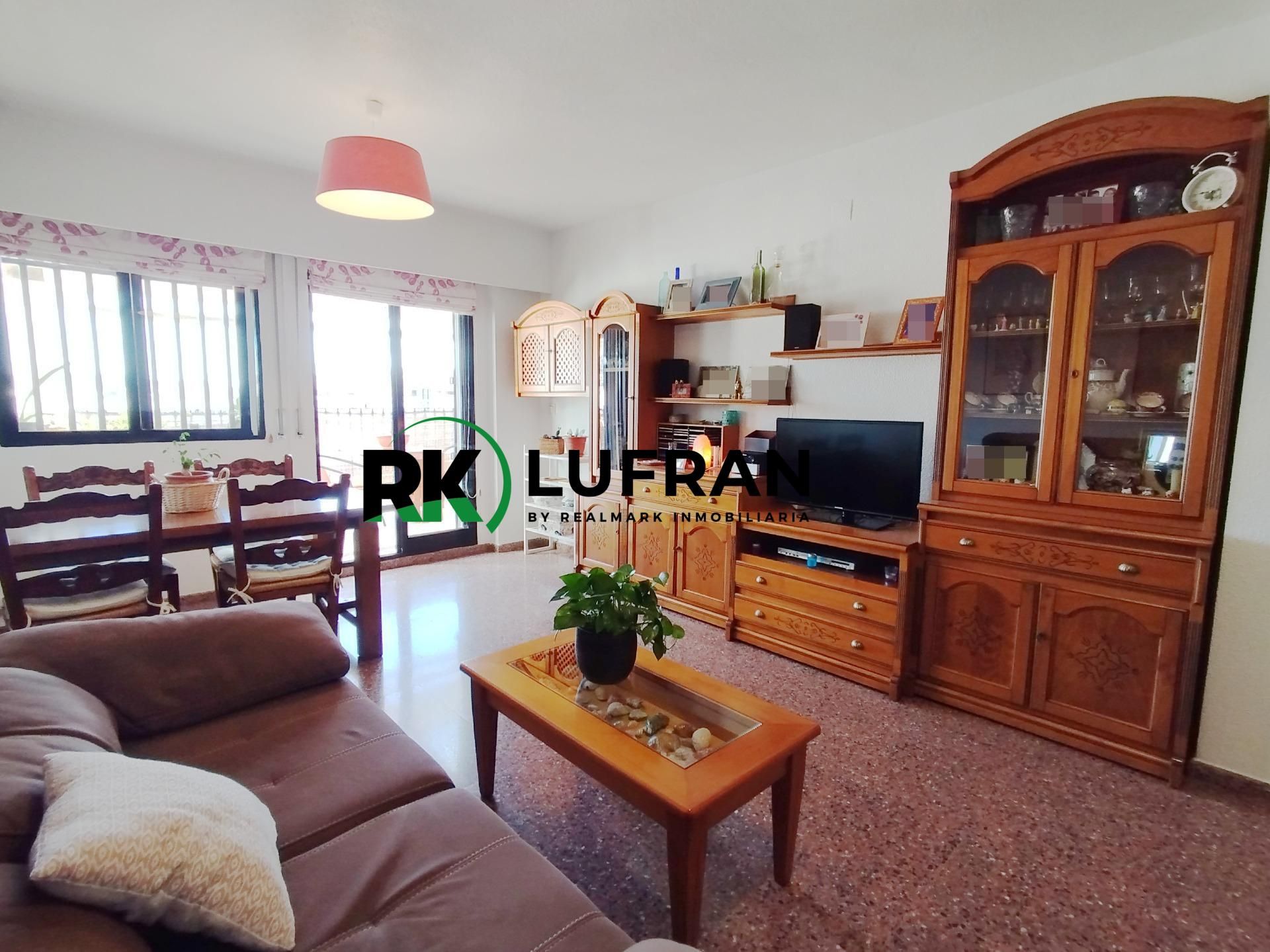 Sala d'estar de Pis en venda en Petrer amb Aire condicionat i Terrassa