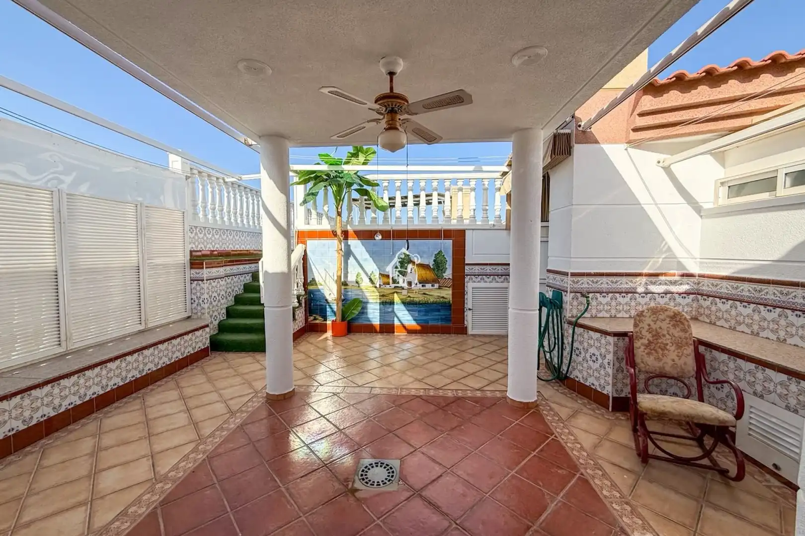 Dachboden zur Miete in Torrevieja mit Klimaanlage, Privatgarten und Terrasse