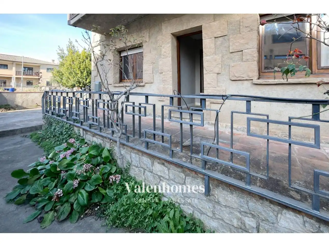 Vista exterior de Casa o xalet en venda en L'Estany amb Calefacció, Jardí privat i Terrassa