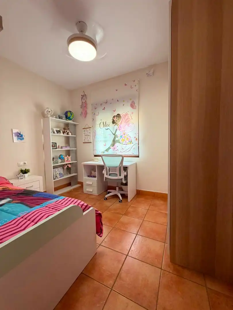 Dormitori de Casa o xalet en venda en Mairena del Alcor amb Aire condicionat, Terrassa i Traster