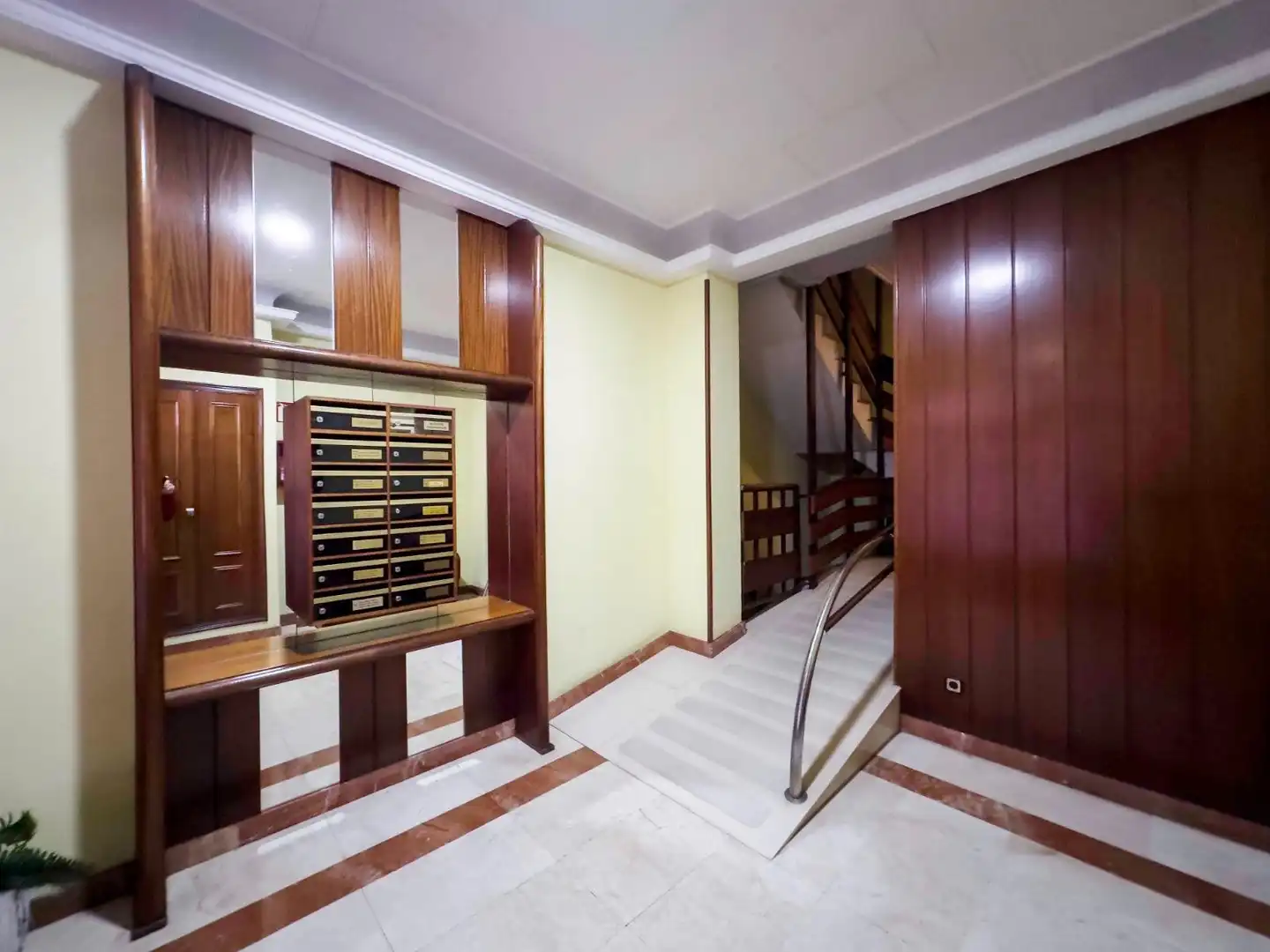 Piso de alquiler en Oviedo  con Calefacción, Jardín privado y Terraza