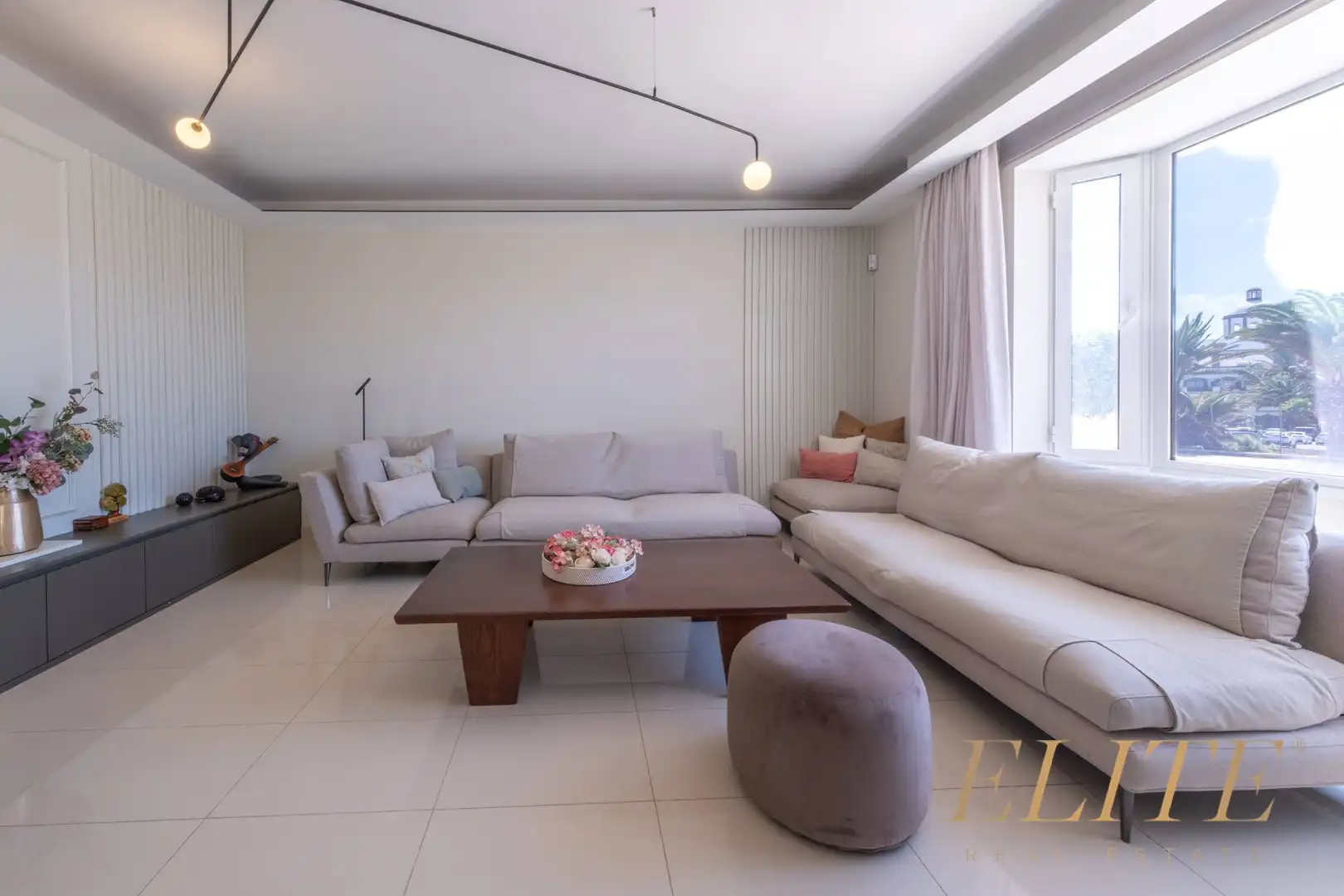 Sala d'estar de Casa adosada en venda en San Bartolomé de Tirajana amb Aire condicionat, Jardí privat i Terrassa