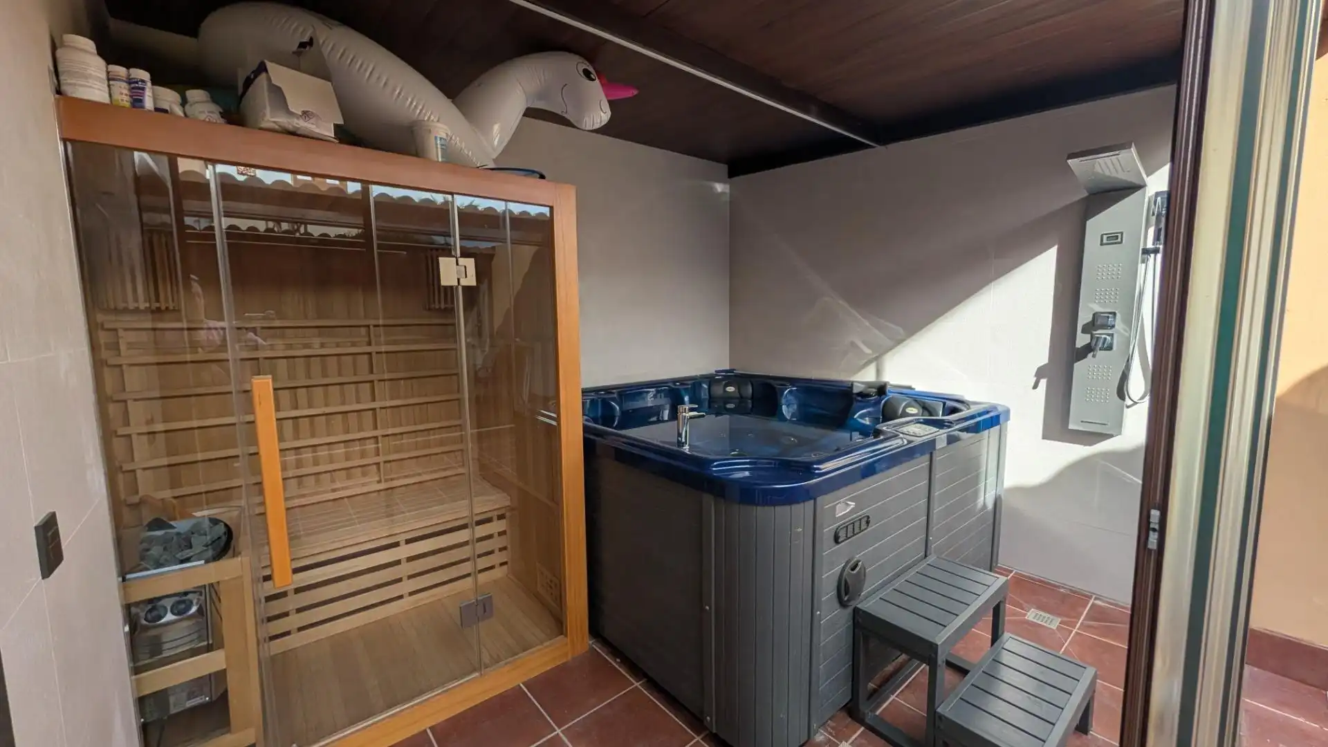 Casa aparellada amb piscina en venda a Rincón de Loix, imagen 11