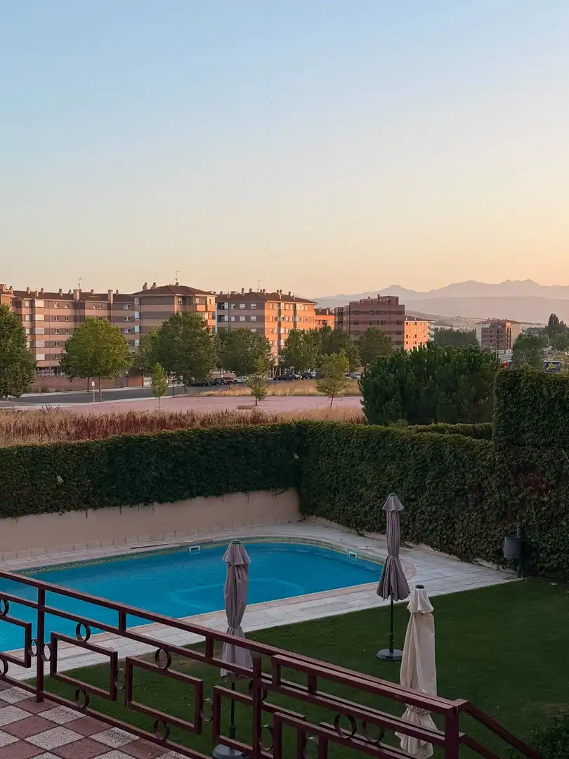 Piso con piscina en venta en AGUSTÍN RODRIGUEZ SAHAGÚN 30, imagen 4