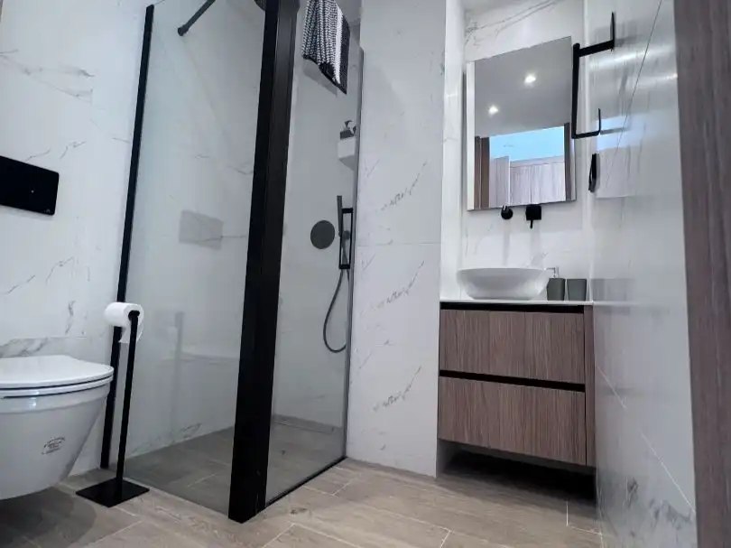 Bathroom of Flat for rent in Oviedo   with Heating, Furnished and Oven