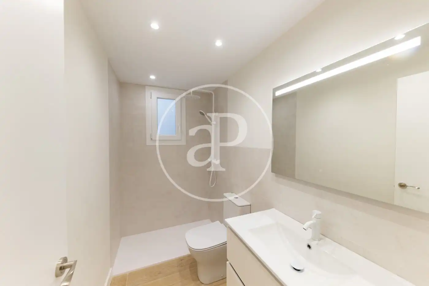 Baño de Piso en venta en  Palma de Mallorca con Aire acondicionado, Calefacción y Terraza