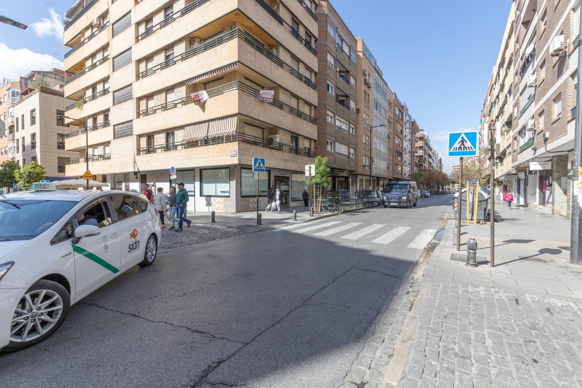 Exterior view of Premises for sale in  Granada Capital