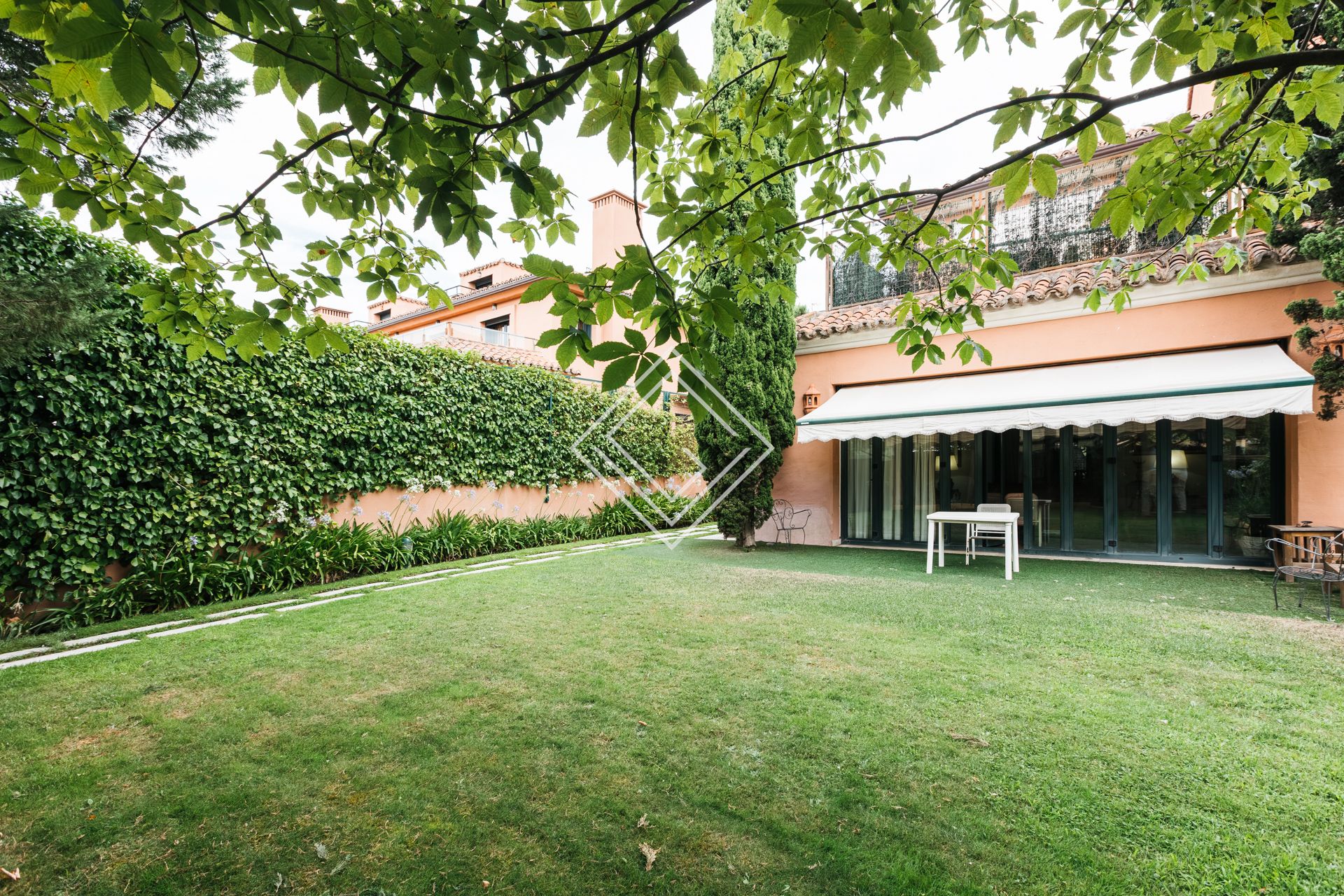 Jardí de Casa o xalet en venda en Pozuelo de Alarcón amb Aire condicionat, Calefacció i Jardí privat