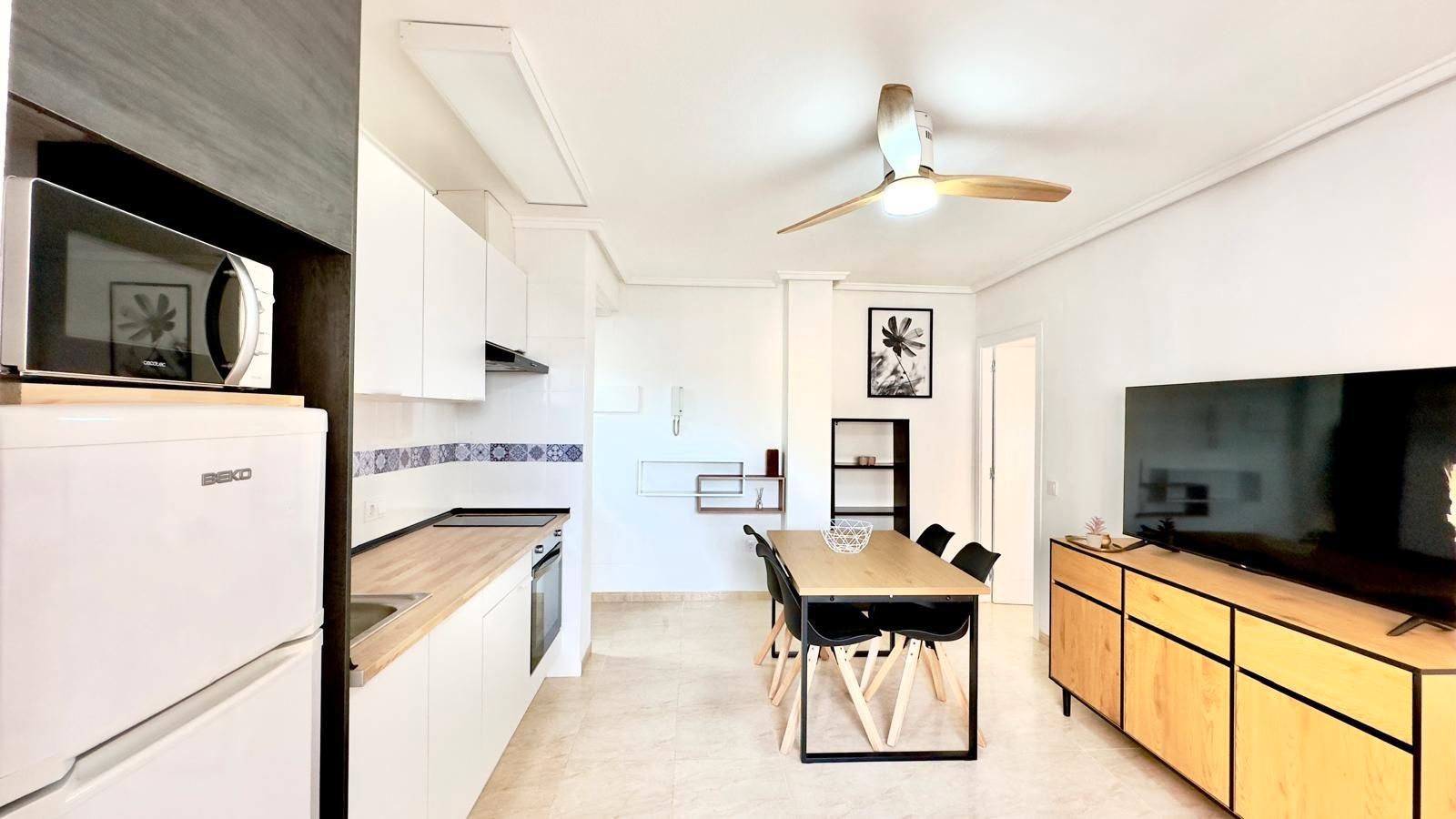 Cocina de Apartamento en venta en Torrevieja con Aire acondicionado, Calefacción y Terraza