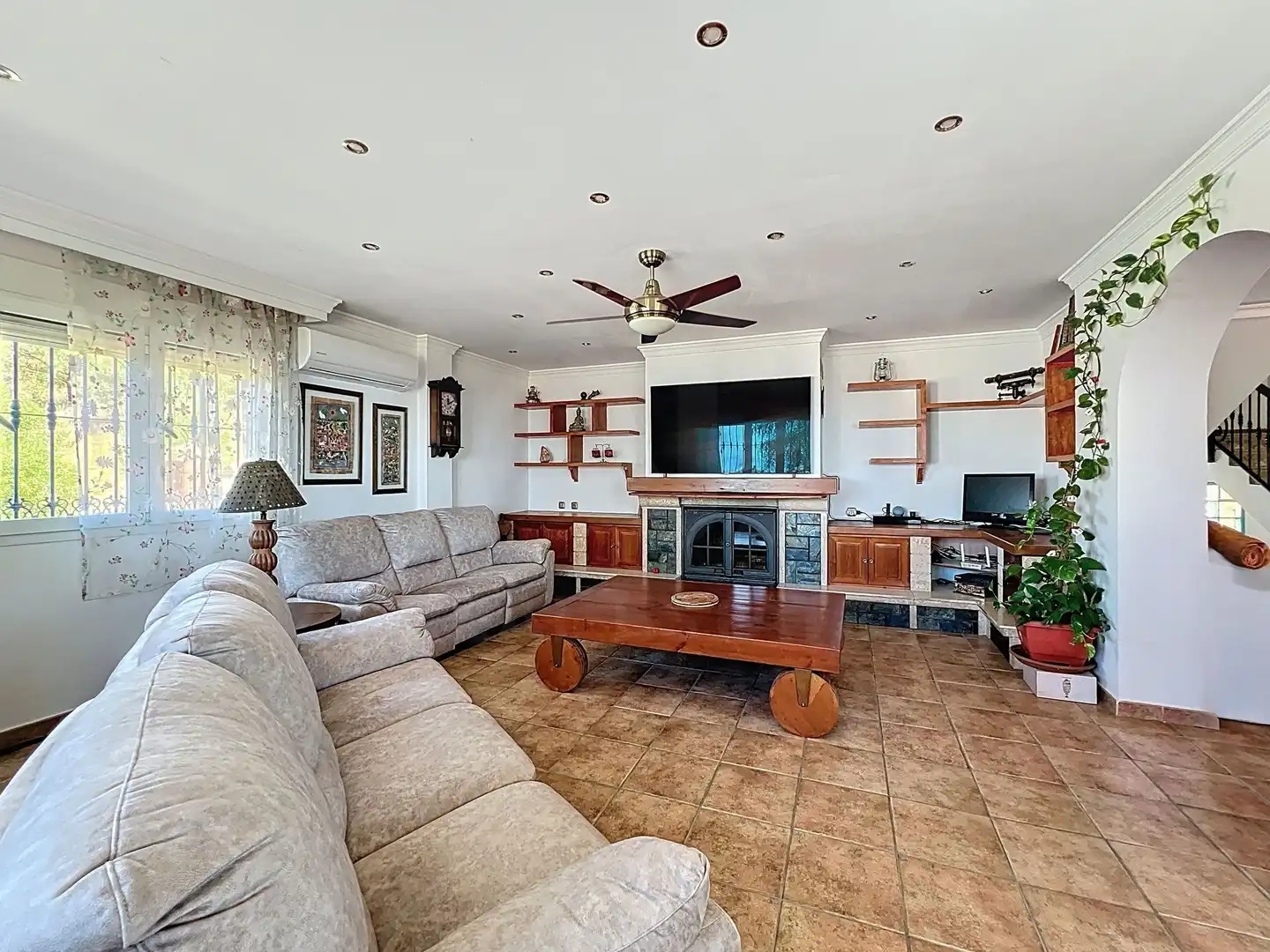 Sala d'estar de Casa o xalet en venda en Rincón de la Victoria amb Aire condicionat, Calefacció i Terrassa