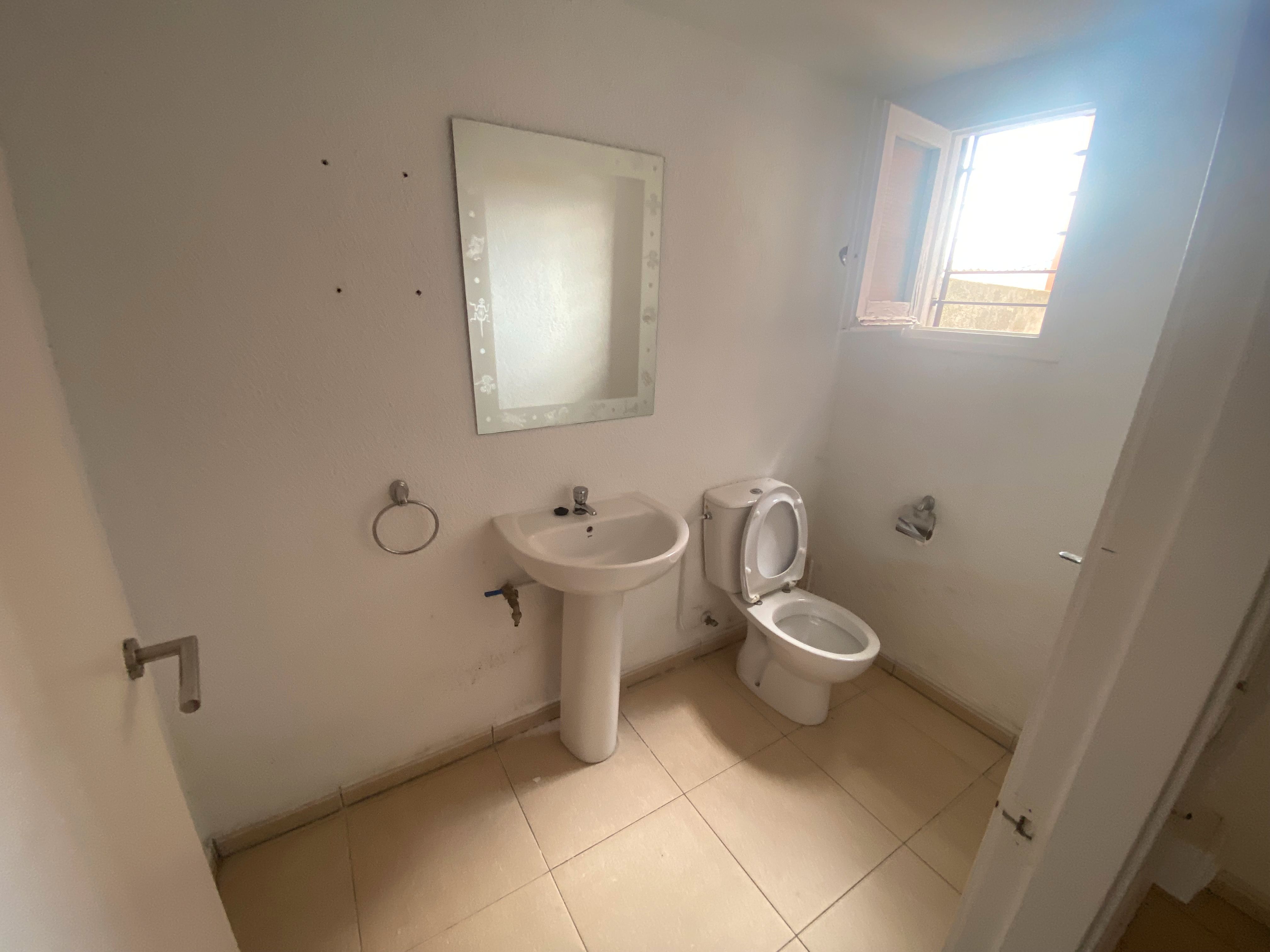 Bathroom of Premises for sale in Tona