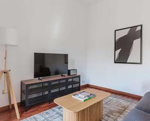 Living room of Apartment to share in  Barcelona Capital  with Air Conditioner and Terrace