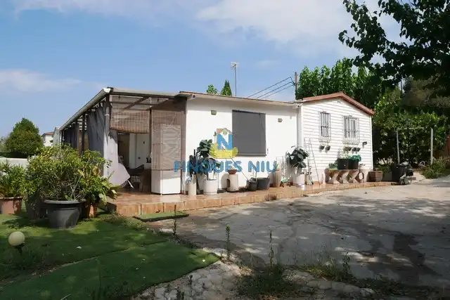 Xalet en venda a Carrer Dàlia