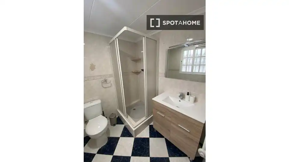 Room in Barrio de Benicalap