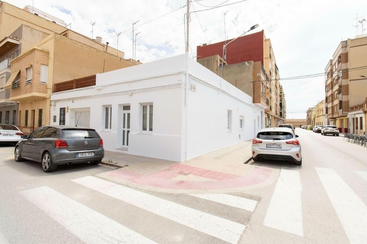 Vista exterior de Casa adosada en venda en Foios amb Terrassa