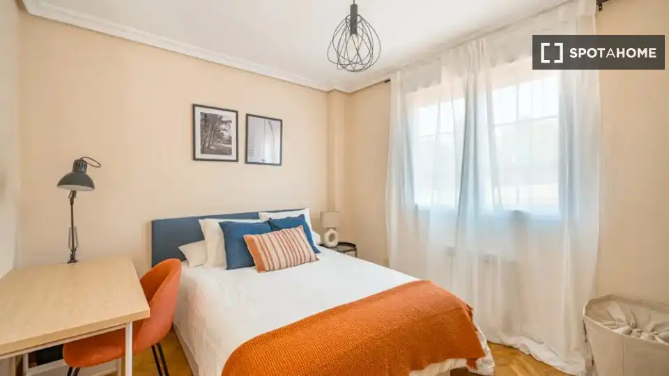 Bedroom of Flat for rent in Madrid  with Air Conditioner, Heating and Furnished