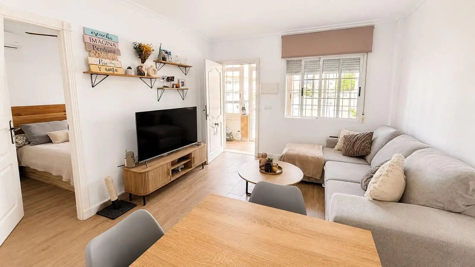 Sala de estar de Casa o chalet en venta en Torrevieja con Aire acondicionado, Calefacción y Parquet