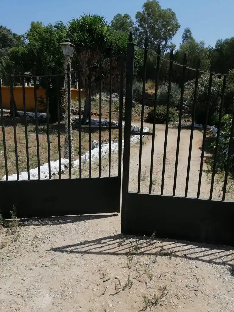 Vista exterior de Finca rústica en venda en Lora del Río amb Aire condicionat i Piscina