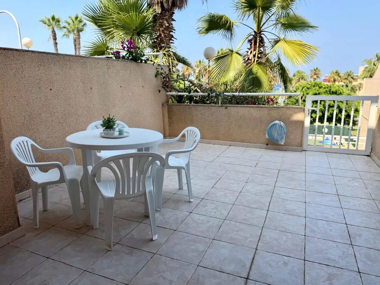 Terraza de Casa o chalet en venta en Torrevieja con Jardín privado, Amueblado y Piscina comunitaria