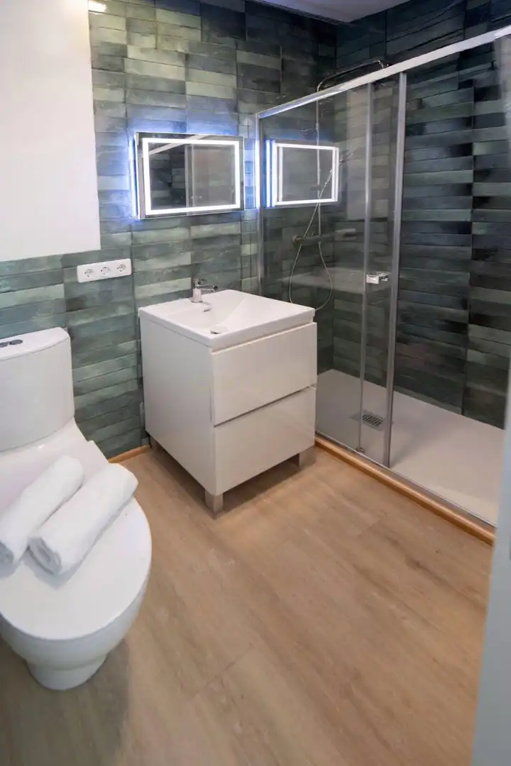 Badezimmer von Wohnungen zum Verkauf in Sevilla mit Klimaanlage