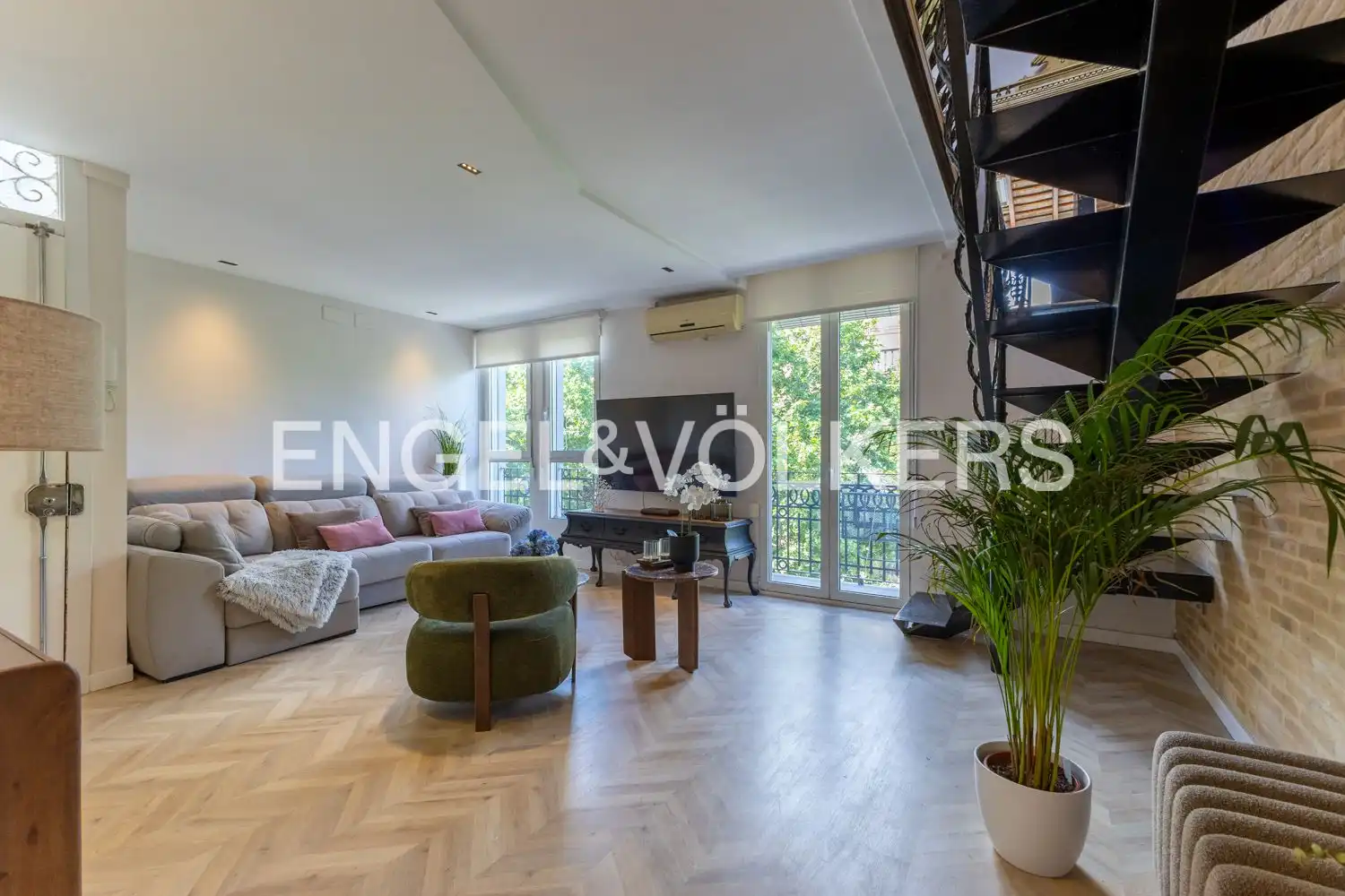 Exterior view of Attic for sale in Valencia  with Air Conditioner, Heating and Parquet flooring