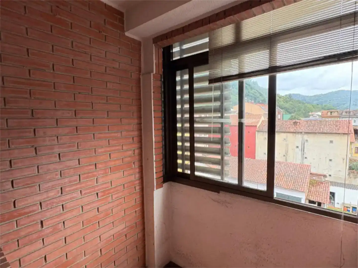 Terrassa de Pis en venda en Oviedo  amb Parquet