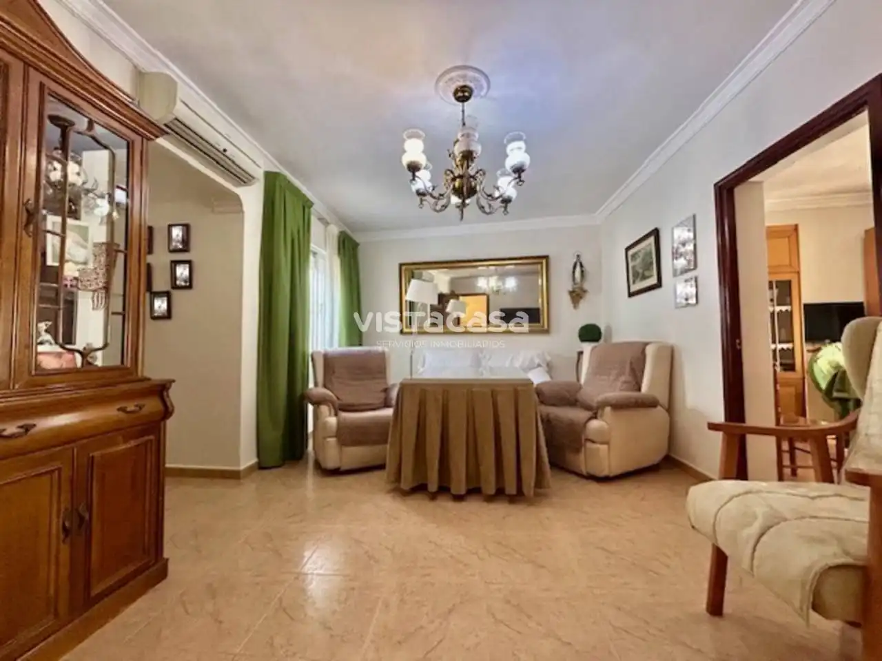 Sala d'estar de Casa o xalet en venda en Mairena del Alcor amb Aire condicionat i Terrassa
