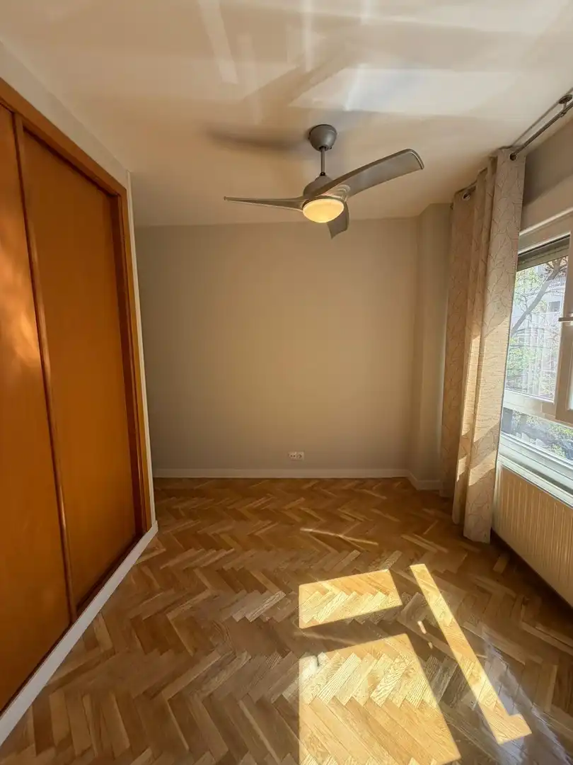 Schlafzimmer von Wohnung zur Miete in Madrid mit Heizung, Privatgarten und Parkett