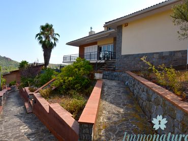 Villa con piscina in vendita a Segona Avinguda
