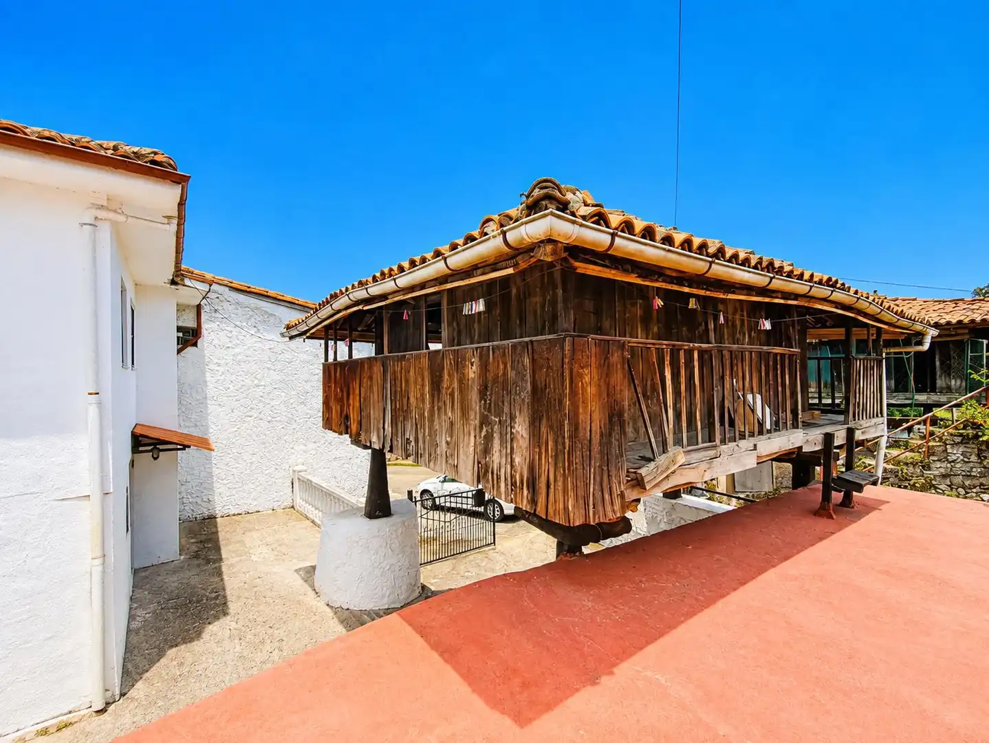 Vista exterior de Casa o xalet en venda en Grado amb Calefacció, Terrassa i Traster