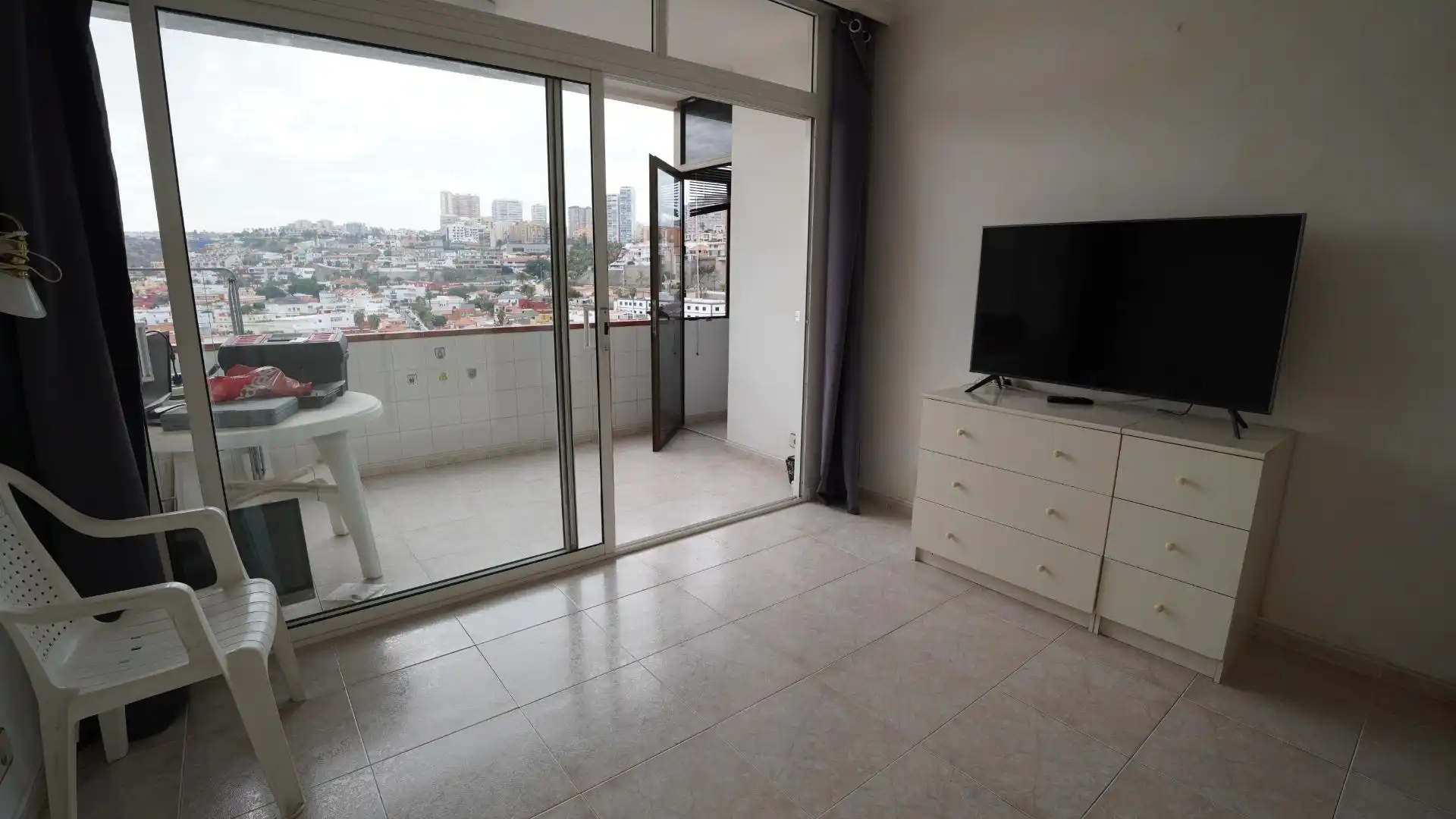 Dormitori de Pis en venda en Las Palmas de Gran Canaria amb Moblat i Balcó