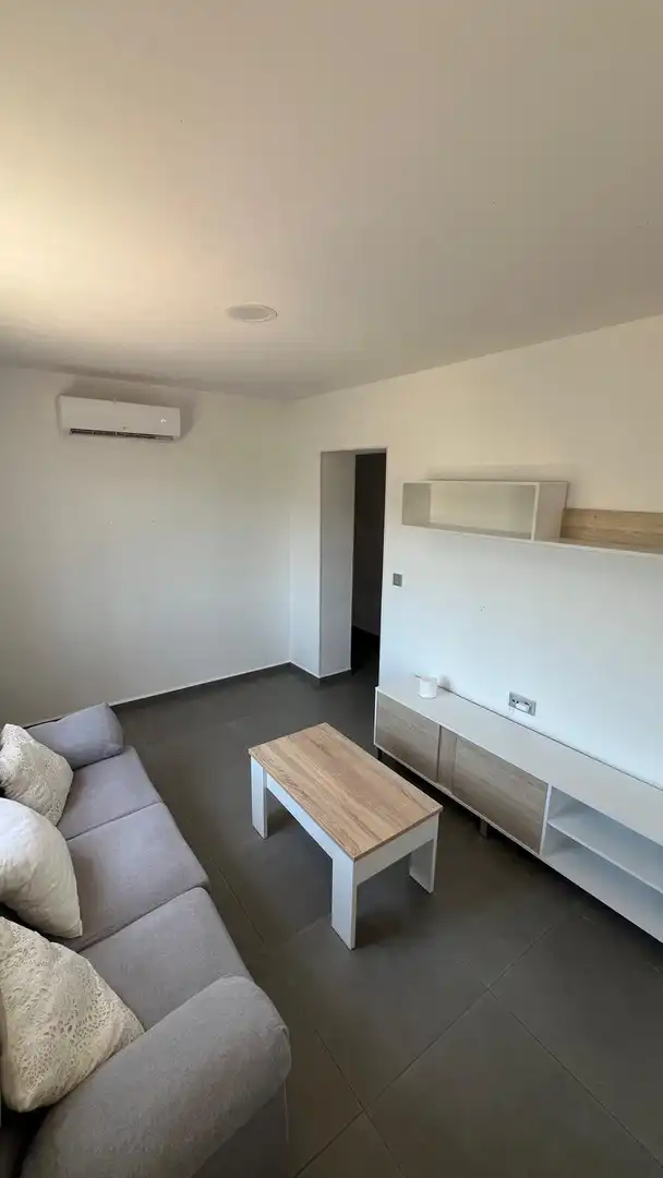 Sala d'estar de Pis de lloguer en Macharaviaya amb Aire condicionat i Moblat
