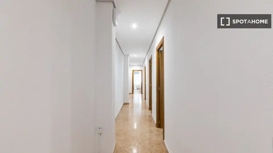 Room in Russafa