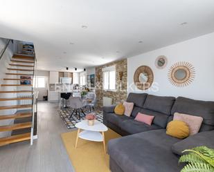 Sala d'estar de Casa o xalet en venda en Pozuelo de Alarcón amb Aire condicionat, Calefacció i Jardí privat