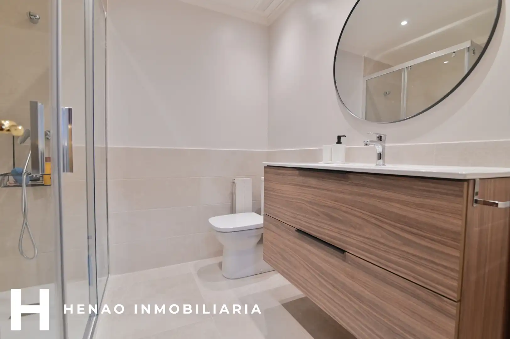 Baño de Piso en venta en Bilbao  con Calefacción, Parquet y Horno