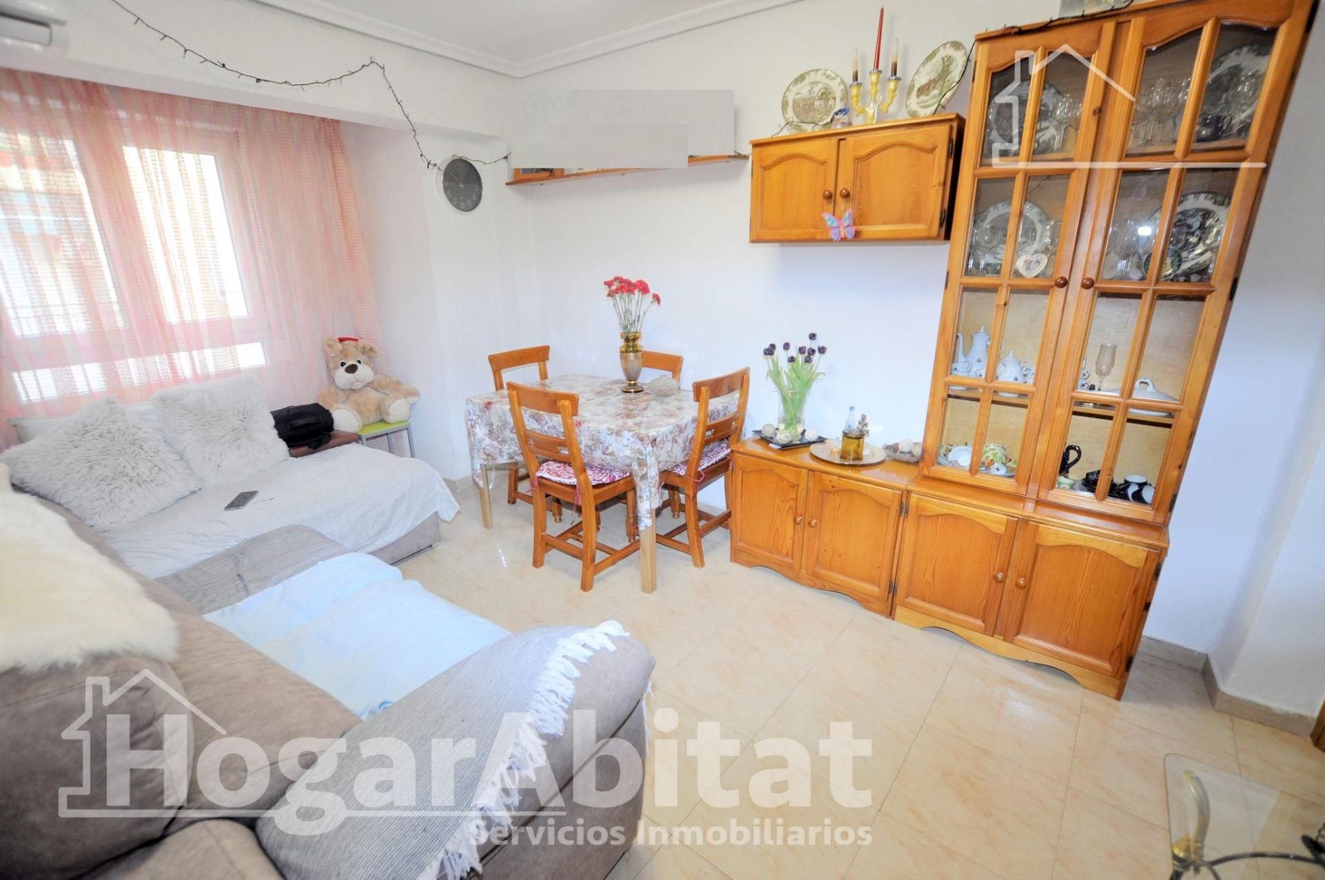 Living room of Flat for sale in Xirivella  with Air Conditioner, Heating and Storage room
