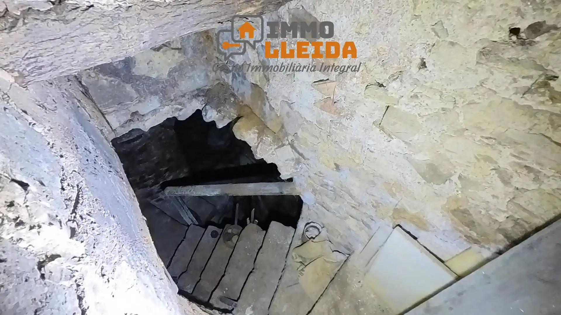 Casa adosada en venta en Cervera con Trastero y Balcón