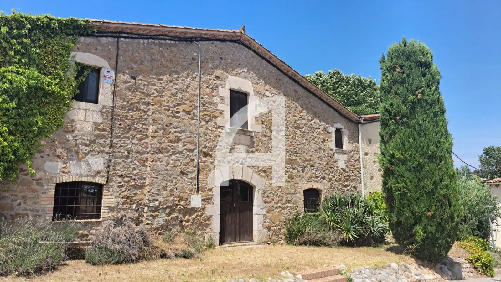 Vista exterior de Casa o xalet de lloguer en Aiguaviva amb Calefacció, Jardí privat i Terrassa