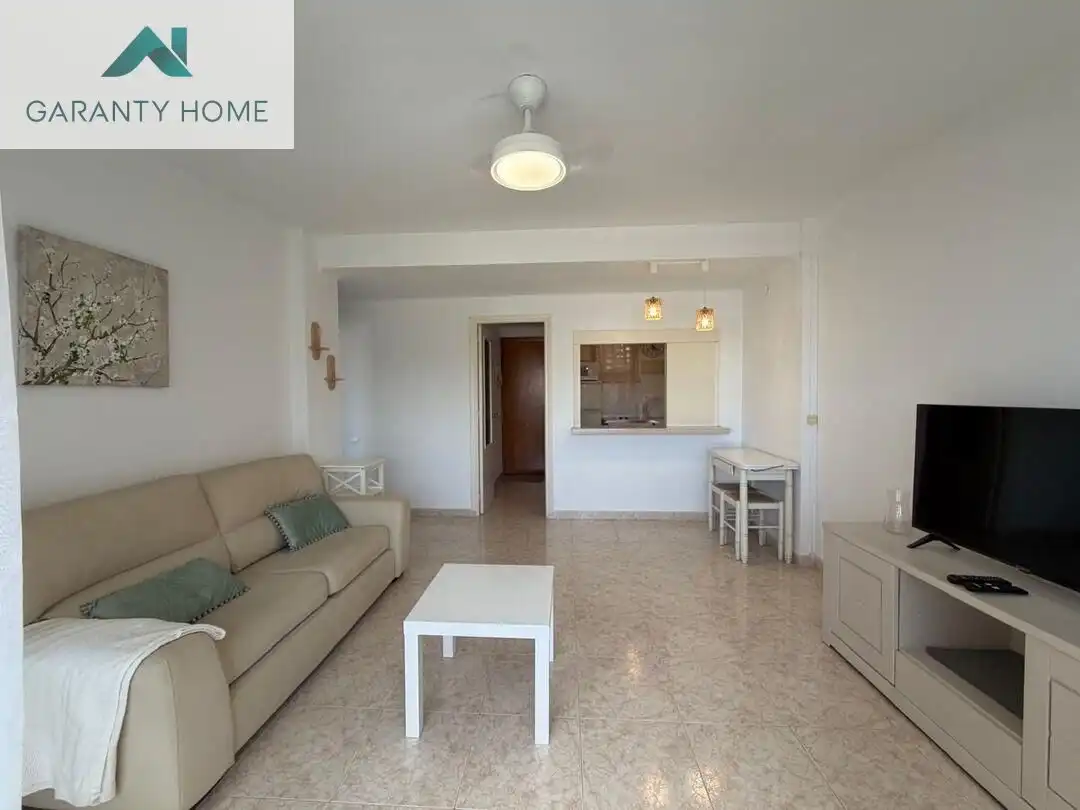 Sala de estar de Piso de alquiler en Torremolinos con Amueblado, Balcón y Piscina comunitaria