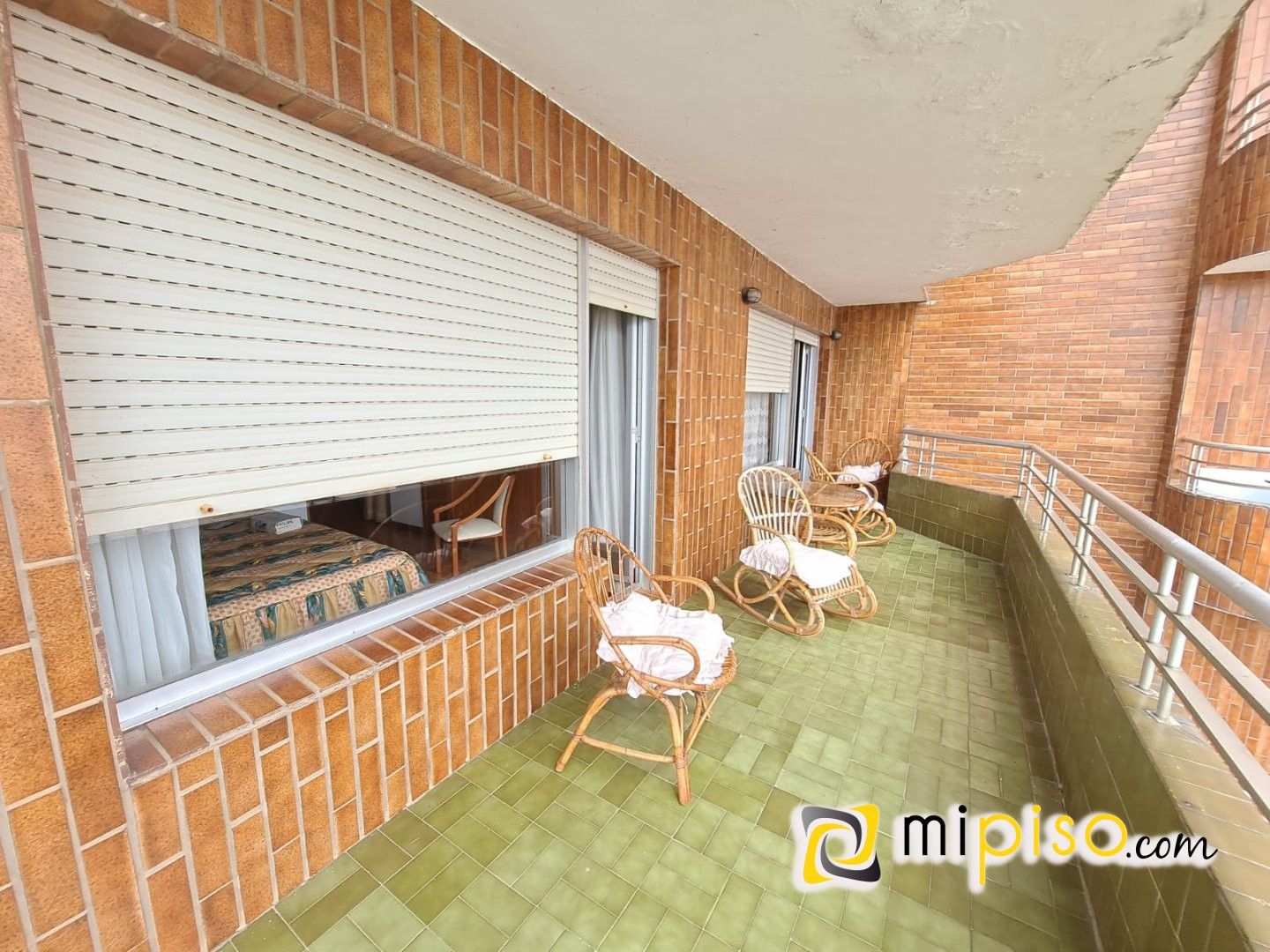 Terrassa de Pis en venda en Laredo amb Calefacció i Moblat
