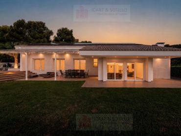 Chalet con piscina en venta en Montornés - Las Palmas - El Refugio