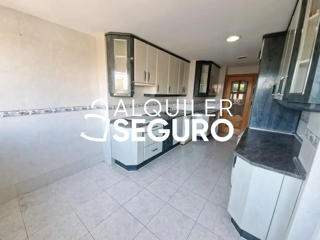 Kitchen of Flat for rent in Fuenlabrada  with Air Conditioner, Heating and Terrace